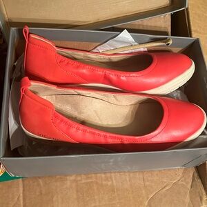 Vionic Jacey, Poppy leather size 9. Worn twice. Original cost $120